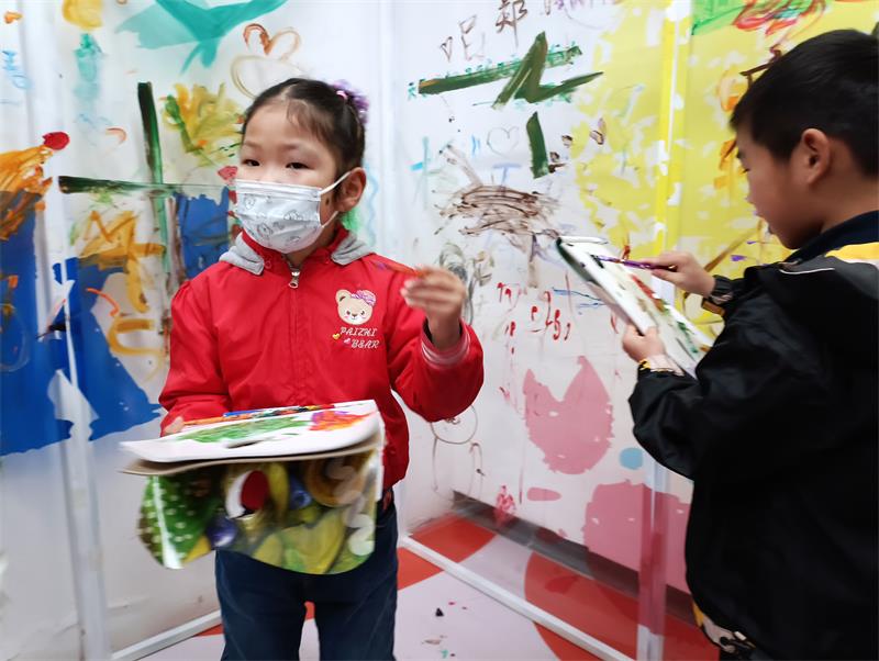 南通果园村社区开展亲子DIY涂鸦绘画活动