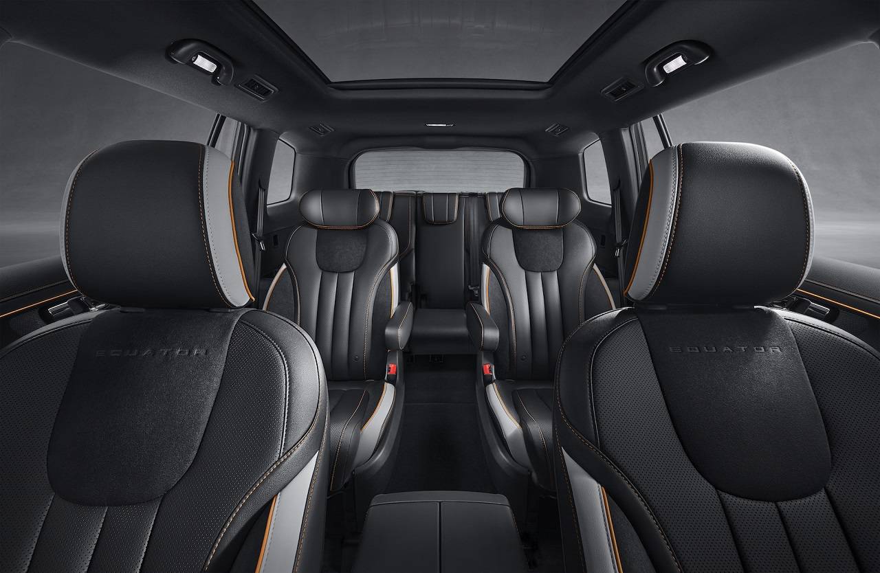 图6：福特新领裕黑曜倾橙版延续了新领裕的宽适空间与创新2-2-3座椅布局.jpg