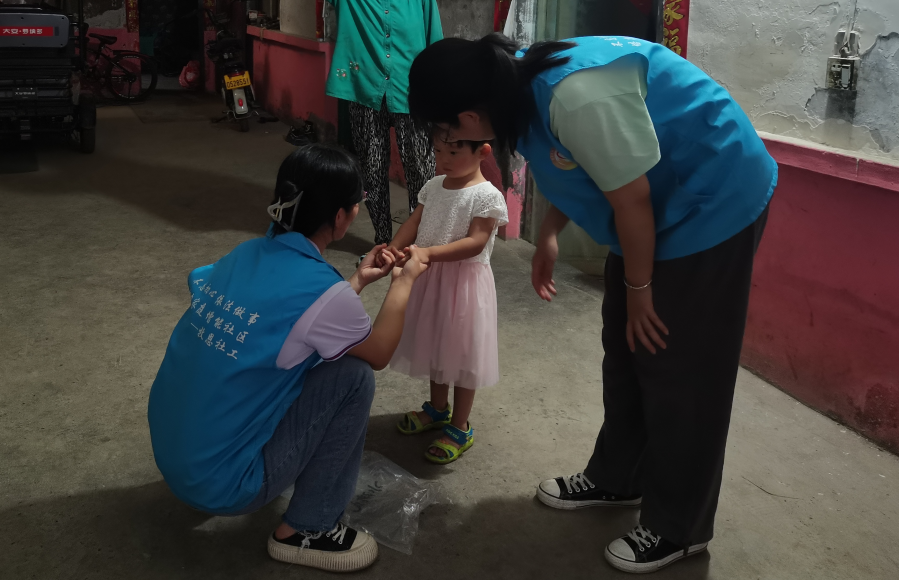 传递关爱 温暖童心  “水孩儿”童装携手中华社会救助基金会在行动