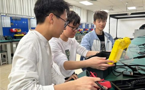 天津现代职业技术学院学生创新团队成功研发平板运输车自动苫盖设备